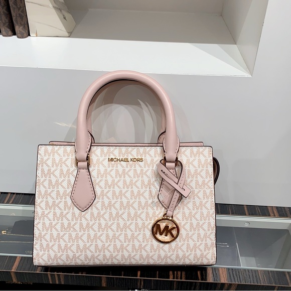 Michael Kors Handbags - Michael Kors Sheila Small satchel crossbody